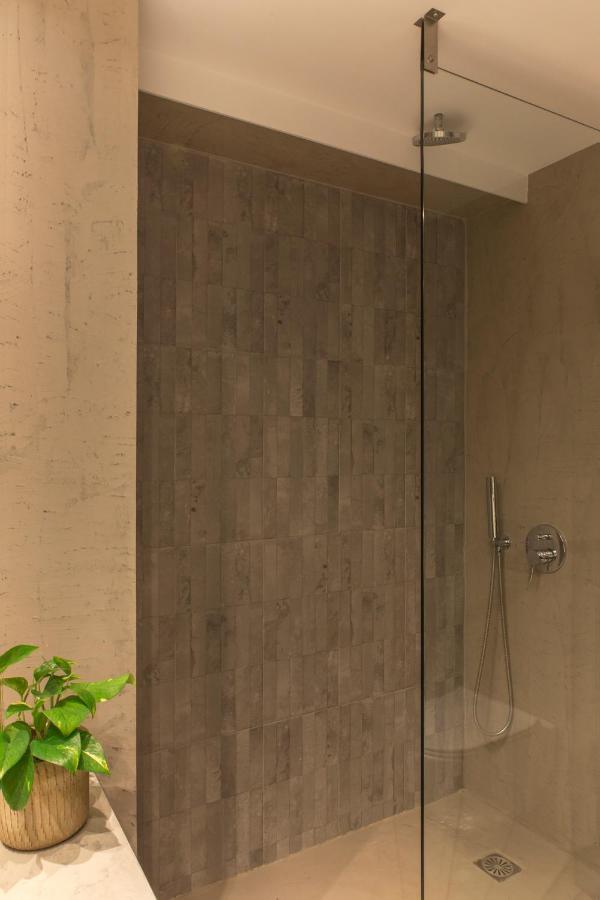 Luxury Apt With Parking-Living Stone Silver Aten Exteriör bild